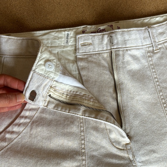 Linen/cotton/spandex bellbottoms. Off white with gold metallic threading. - Picture 4 of 9